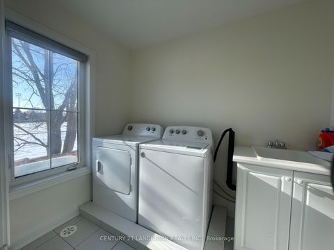 Photo 12 at 17 McConaghy Court, Maple, Vaughan
