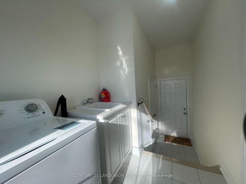 Photo 13 at 17 McConaghy Court, Maple, Vaughan