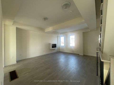 Photo 14 at 17 McConaghy Court, Maple, Vaughan