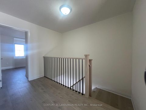 Photo 18 at 17 McConaghy Court, Maple, Vaughan