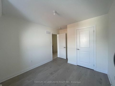 Photo 22 at 17 McConaghy Court, Maple, Vaughan