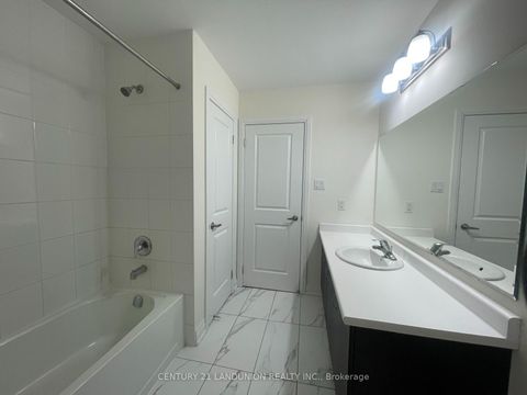 Photo 24 at 17 McConaghy Court, Maple, Vaughan