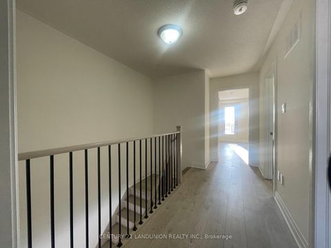 Photo 25 at 17 McConaghy Court, Maple, Vaughan
