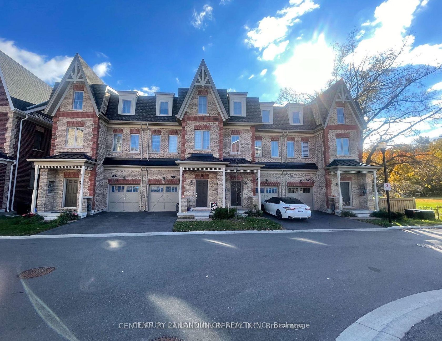 17 McConaghy Court, Maple, Vaughan photo 8