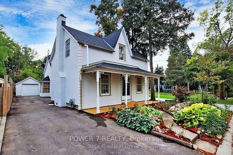 Photo 1 at 62 Centre Street W, Mill Pond, Richmond Hill