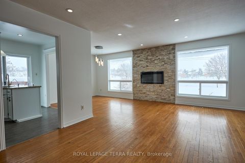 Photo 2 at 326 Little Avenue, Allandale, Barrie