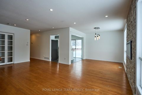 Photo 4 at 326 Little Avenue, Allandale, Barrie