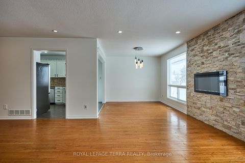 Photo 5 at 326 Little Avenue, Allandale, Barrie