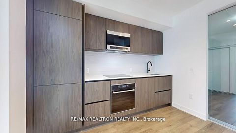 Photo 8 at 510 - 127 Broadway Avenue, Mount Pleasant West, Toronto