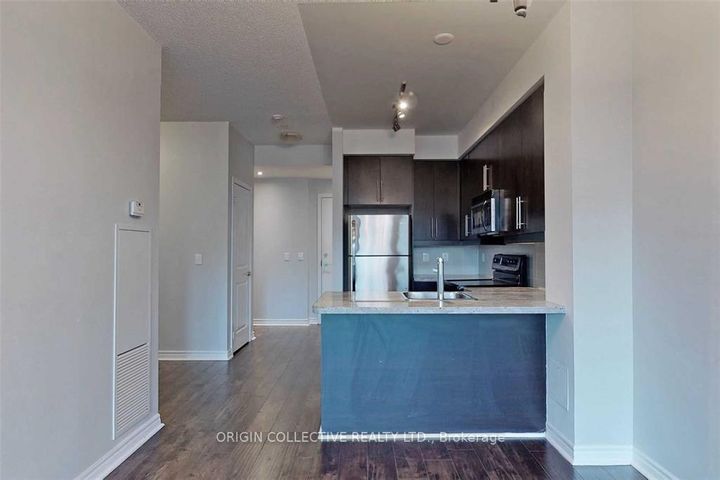 Photo 1 at 218 - 2885 Bayview Avenue, Bayview Village, Toronto