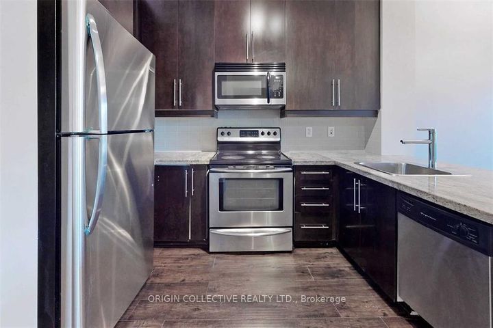 Photo 3 at 218 - 2885 Bayview Avenue, Bayview Village, Toronto