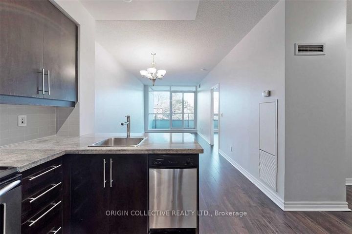 Photo 4 at 218 - 2885 Bayview Avenue, Bayview Village, Toronto