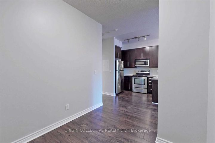 Photo 10 at 218 - 2885 Bayview Avenue, Bayview Village, Toronto
