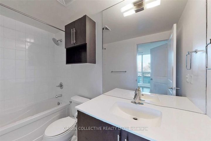 Photo 13 at 218 - 2885 Bayview Avenue, Bayview Village, Toronto