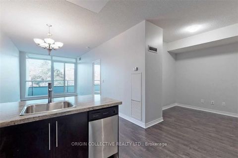 Photo 2 at 218 - 2885 Bayview Avenue, Bayview Village, Toronto