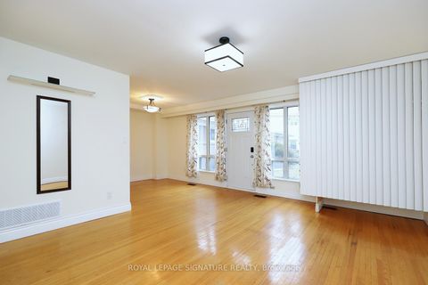 Photo 6 at 5 - 160 Carsbrooke Road, Etobicoke West Mall, Toronto