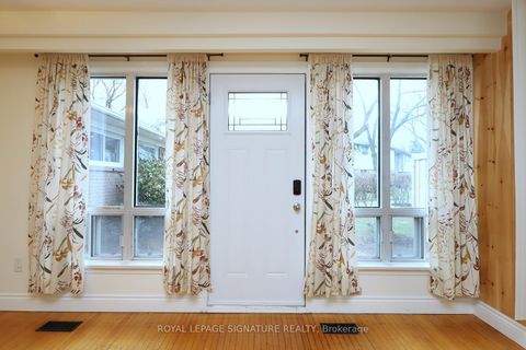 Photo 9 at 5 - 160 Carsbrooke Road, Etobicoke West Mall, Toronto