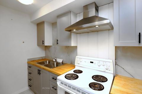 Photo 15 at 5 - 160 Carsbrooke Road, Etobicoke West Mall, Toronto