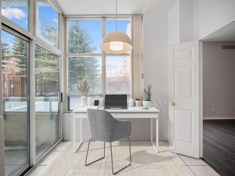 Photo 5 at 102 - 5 Emerald Lane, Yorkhill, Vaughan