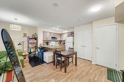 Photo 6 at 911 - 12 Yonge Street, Waterfront Communities C1, Toronto