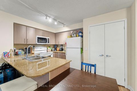 Photo 7 at 911 - 12 Yonge Street, Waterfront Communities C1, Toronto