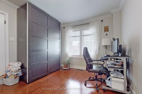 Photo 4 at 64 Mandel Crescent, Devonsleigh, Richmond Hill