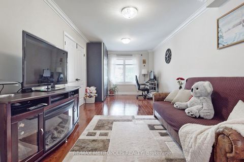 Photo 5 at 64 Mandel Crescent, Devonsleigh, Richmond Hill