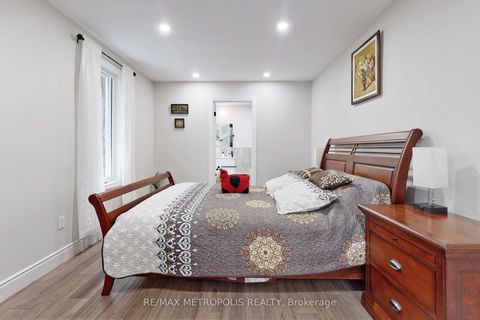 Photo 14 at 64 Mandel Crescent, Devonsleigh, Richmond Hill