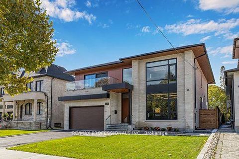 Photo 1 at 122 Ashbourne Drive, City Centre West, Toronto