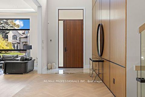 Photo 3 at 122 Ashbourne Drive, City Centre West, Toronto