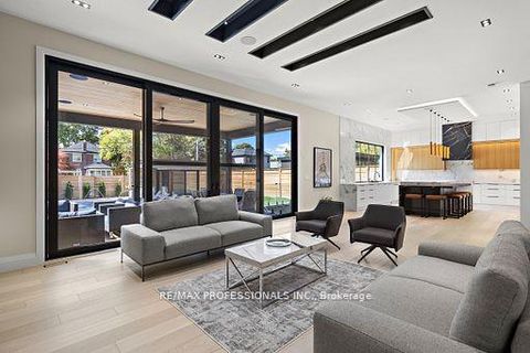 Photo 7 at 122 Ashbourne Drive, City Centre West, Toronto