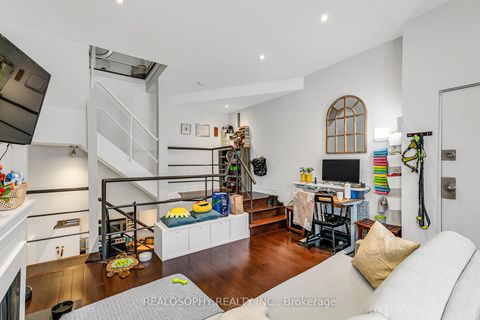 Photo 3 at 626 Huron Street, Annex, Toronto