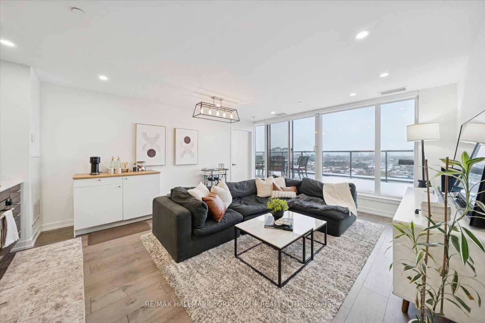 1607 - 297 College Street, Chinatown, Toronto photo number 2