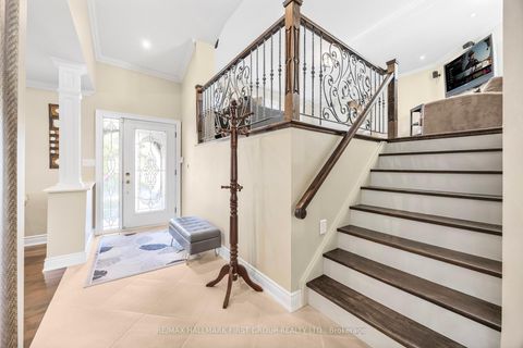 Photo 6 at 154 Fairglen Avenue, L'Amoreaux, Toronto