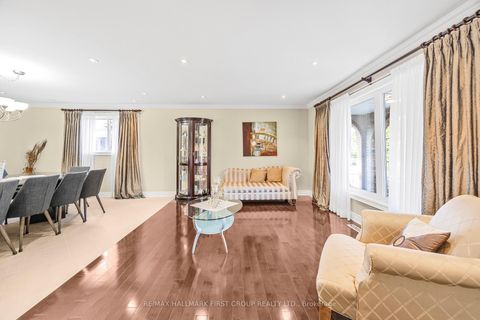 Photo 8 at 154 Fairglen Avenue, L'Amoreaux, Toronto