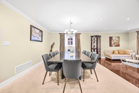 Photo 10 at 154 Fairglen Avenue, L'Amoreaux, Toronto