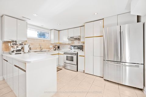 Photo 25 at 154 Fairglen Avenue, L'Amoreaux, Toronto