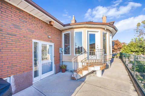 Photo 28 at 154 Fairglen Avenue, L'Amoreaux, Toronto
