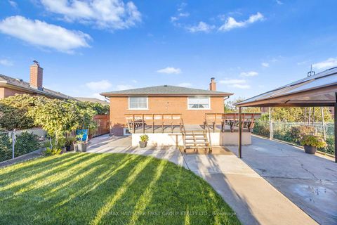 Photo 29 at 154 Fairglen Avenue, L'Amoreaux, Toronto