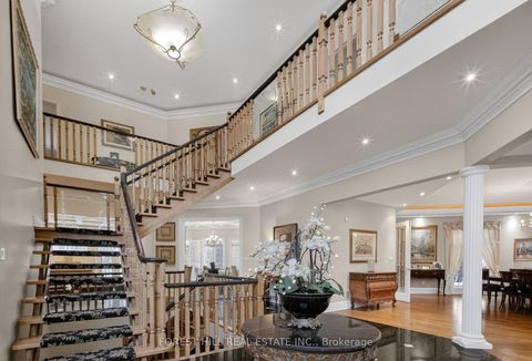 Photo 2 at 161 Renaissance Court, Beverley Glen, Vaughan