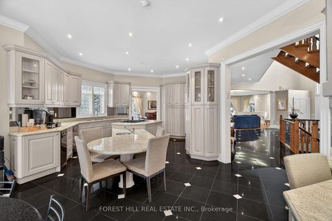 Photo 7 at 161 Renaissance Court, Beverley Glen, Vaughan