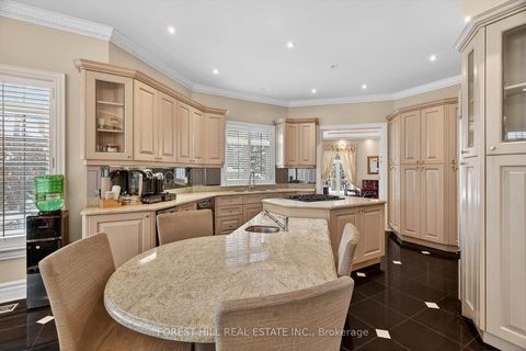 Photo 8 at 161 Renaissance Court, Beverley Glen, Vaughan