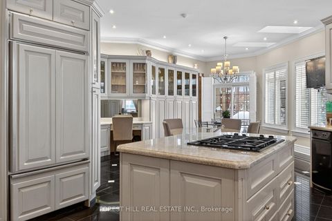 Photo 9 at 161 Renaissance Court, Beverley Glen, Vaughan