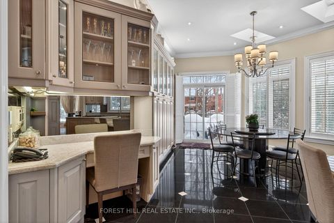 Photo 11 at 161 Renaissance Court, Beverley Glen, Vaughan