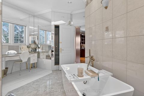 Photo 32 at 161 Renaissance Court, Beverley Glen, Vaughan