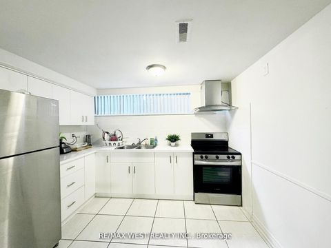 Photo 11 at 25 Bimini Crescent, Black Creek, Toronto