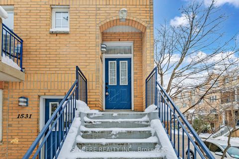 Photo 4 at 1532 - 28 Sommerset Way, Willowdale East, Toronto
