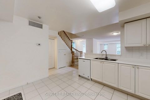 Photo 11 at 1532 - 28 Sommerset Way, Willowdale East, Toronto