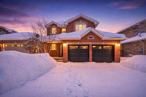 Photo 0 at 32 Bloom Crescent, Ardagh, Barrie