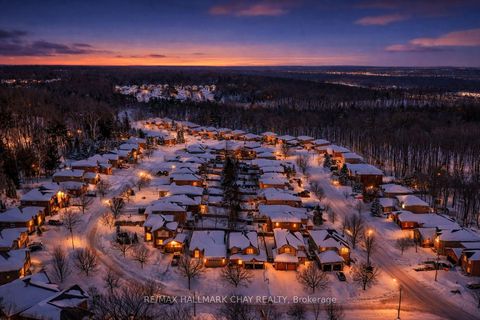 Photo 1 at 32 Bloom Crescent, Ardagh, Barrie